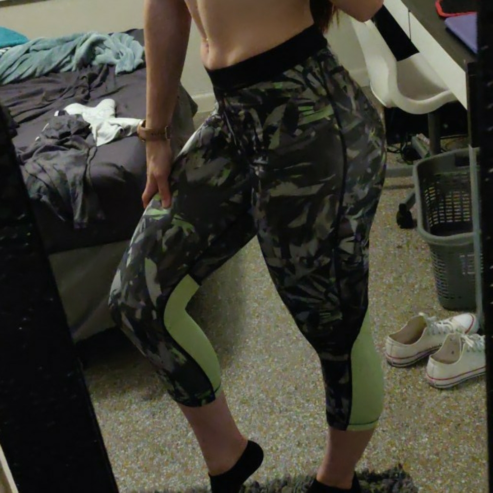 Nike pro capri size medium